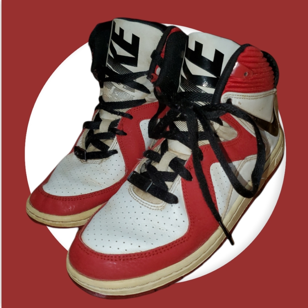 Nike Court Invader Youth Size 4Y